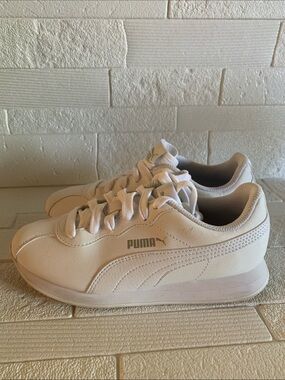 Puma Kids Sneakers in Cream/White